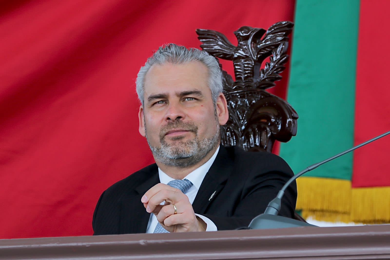 Otorga Bedolla Presea Primer Supremo Tribunal de Justicia para la América Mexicana.