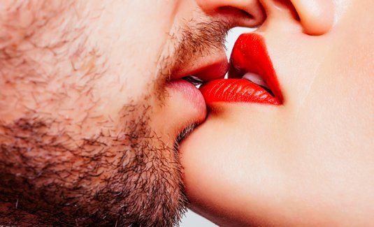 Día internacional del beso, kiko, trompete, ósculo.