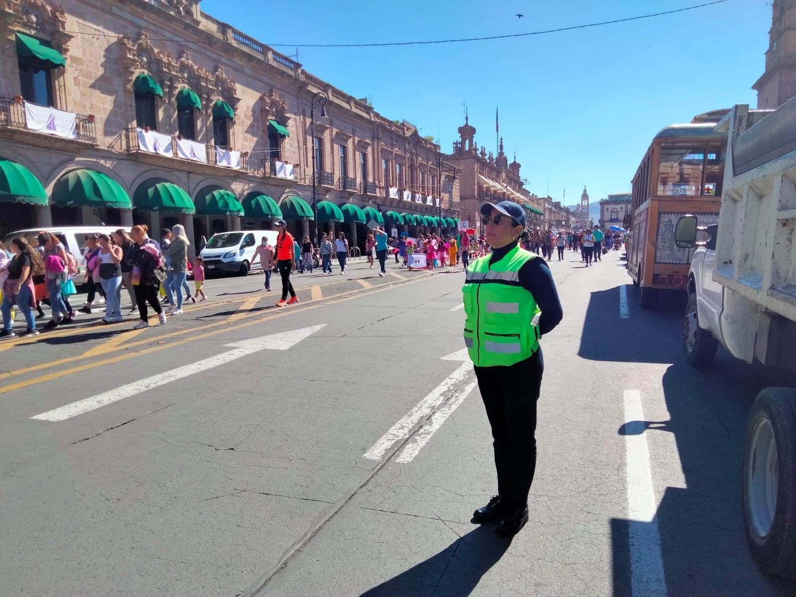 Agentes de Tránsito y Movilidad, brindan seguridad a desfile de la primavera en Morelia