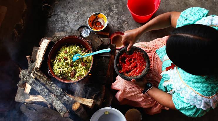 Mujeres, indispensables para mantener gastronomía como Patrimonio: Sectur