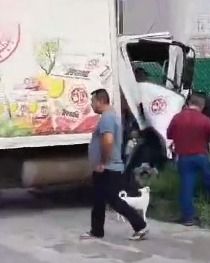 Hombre queda herido tras accidente de camión lechero en Morelia 
