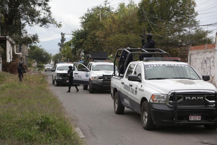 Pobladores reportan tiroteos en Apatzingán