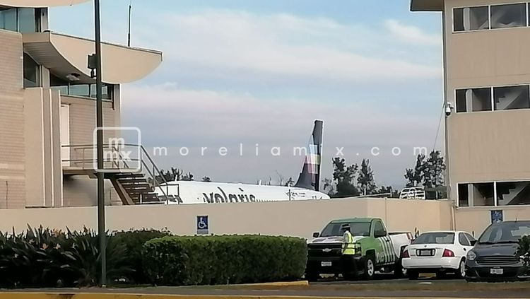 Pasajero muere a bordo de avión, previo a su despegue en el aeropuerto internacional de Uruapan