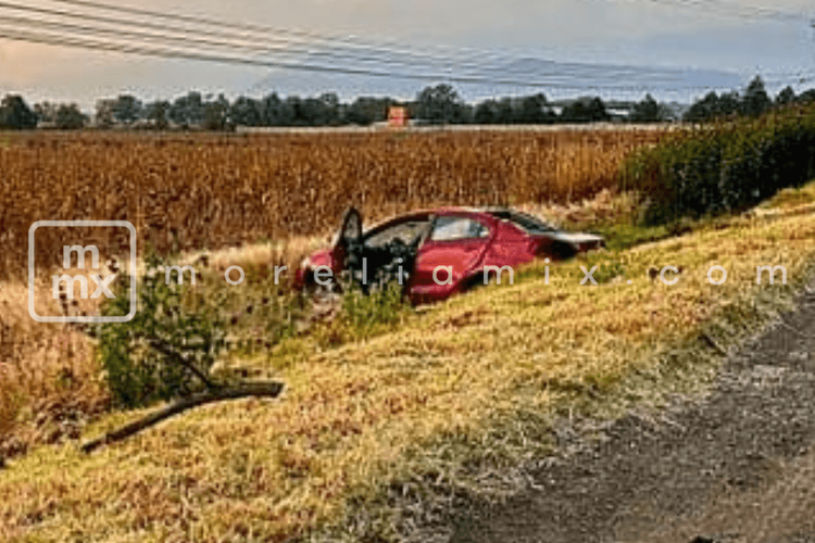 Choque entre 2 vehículos deja un muerto en la Morelia-Pátzcuaro 