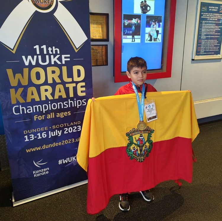 Conquista Christopher Ángeles medalla de oro en Campeonato Mundial de Karate