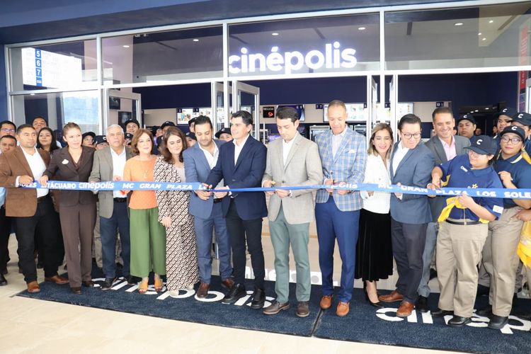 Encabeza Toño Ixtláhuac inauguración de Cinepolis en Zitácuaro 