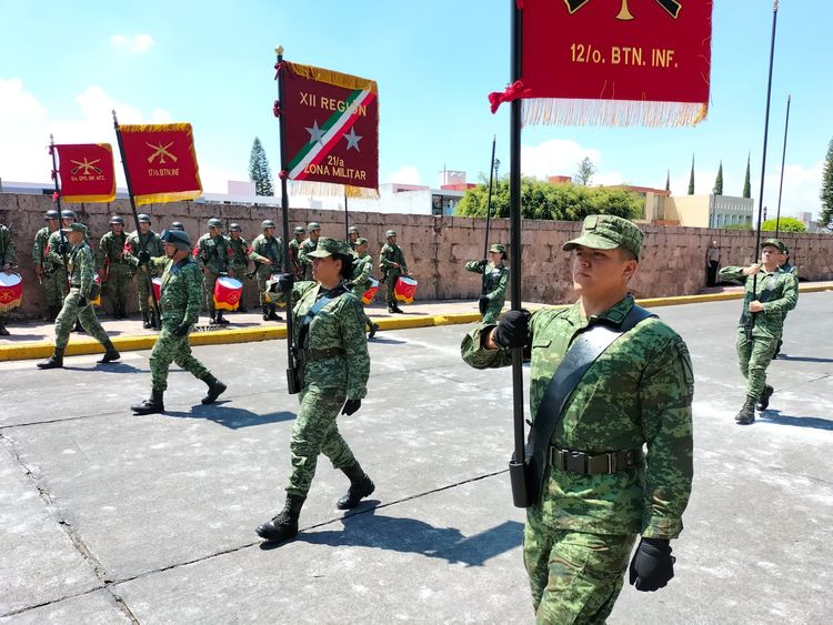 Vehículos y parada Aérea del Ejército Mexicano se alistan para el desfile de natalicio de Morelos