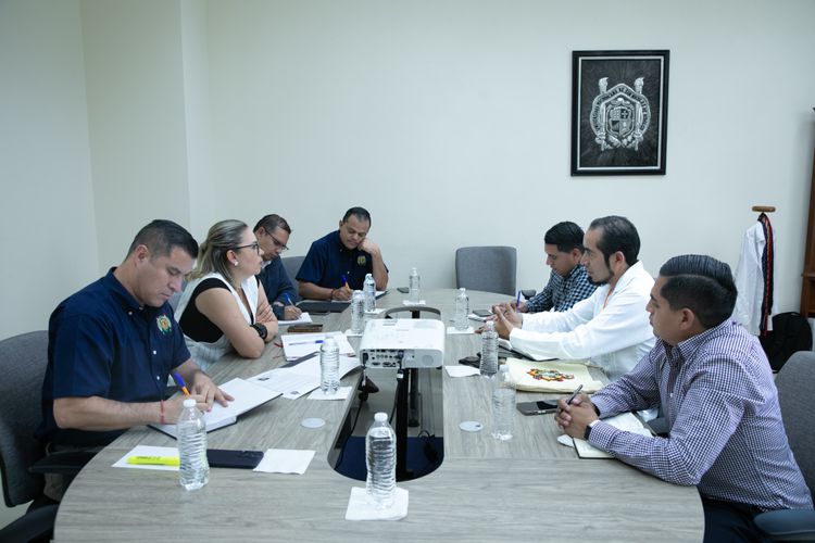  La rectora Yarabí Ávila se reúne con integrantes del Consejo Supremo Indígena de Michoacán.