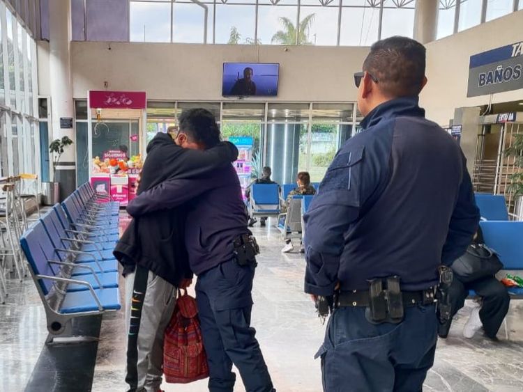 Guardia Civil auxilia a hombre desorientado en la carretera Morelia-Salamanca