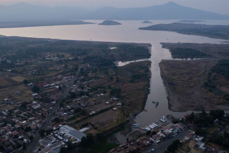 Compleja, situación del lago de Pátzcuaro; detectan principales causas de sequía