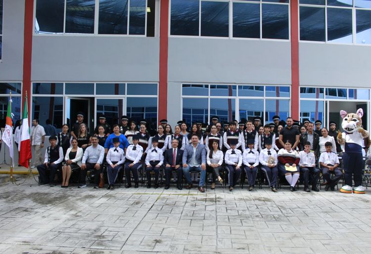 Abanderan a delegación estudiantil del Cecytem que participará en el Festival Nacional de Cultura
