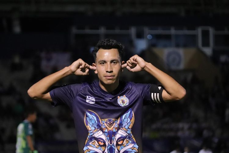 Cristian Ortiz "El Tigre", estudiante de la UMSNH se corona como goleador nacional de la Liga TDP