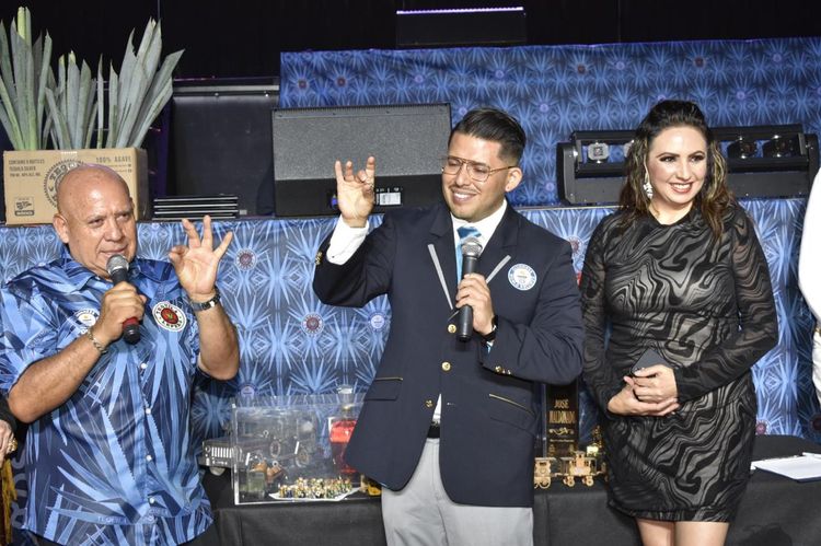 Guinness World Records para “La Botella de Tequila más Pequeña del Mundo”, logro sin precedentes