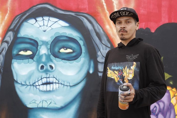 Colores que transforman; artistas urbanos crean mural en Paso Catrinas