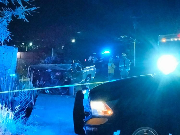 Accidente de camioneta deja 1 muerto y 1 herido colonia San Isidro Itzícuaro, Morelia