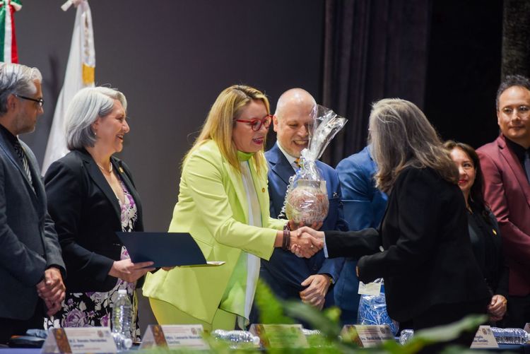 Vamos con paso fuerte y firme por más logros en la UMSNH: Yarabí Ávila
