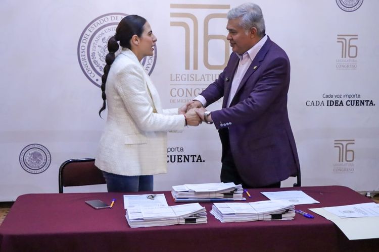 En acto de Entrega - Recepción, Giulianna Bugarini recibe formalmente la Presidencia de la Mesa Directiva del Congreso