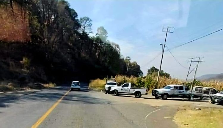Hallan a un hombre ejecutado sobre la carretera a la presa de Matanguarán