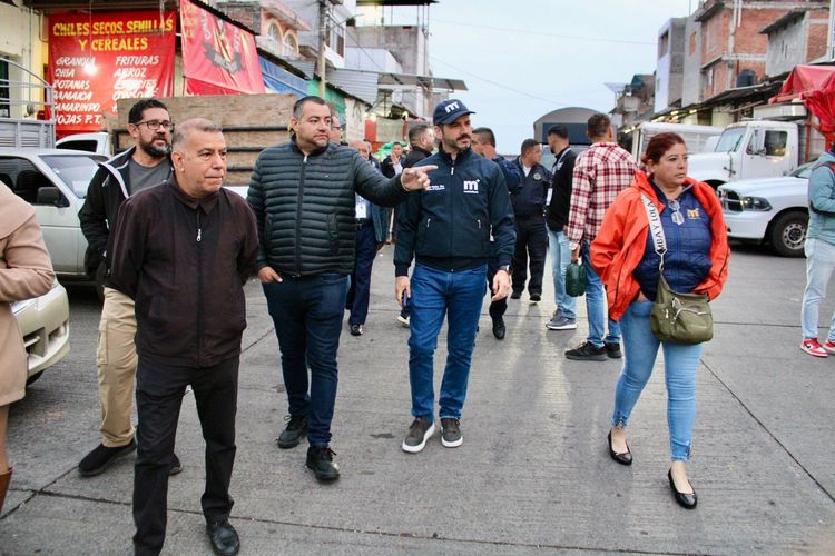 Encabeza Yankel Benítez operativo de ordenamiento en Mercado de Abastos