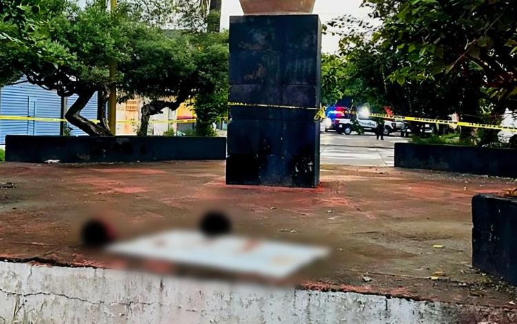 Abandonan dos cabezas humanas con narcomensaje.