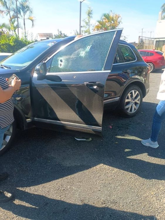 Atacan a automovilista en el estacionamiento de “El Rincón de Aguililla”; se reporta grave