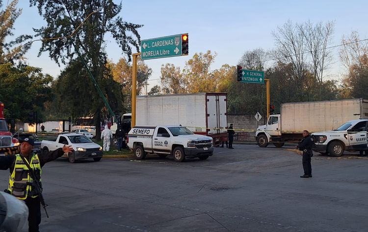 Transportista es ultimado a balazos, en el Libramiento Oriente de Uruapan 