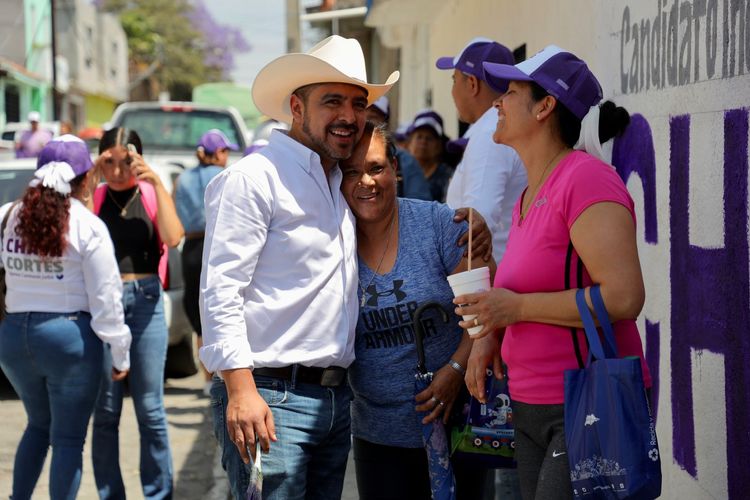 Chava Cortés arranca su campaña con amplia ventaja para presidir Charo