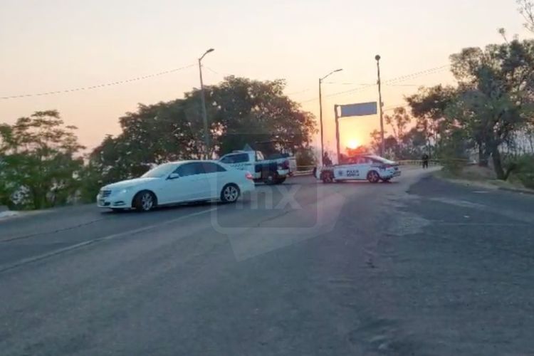 Motociclista muere tras ser impactado por automovilista cerca del Estadio Morelos