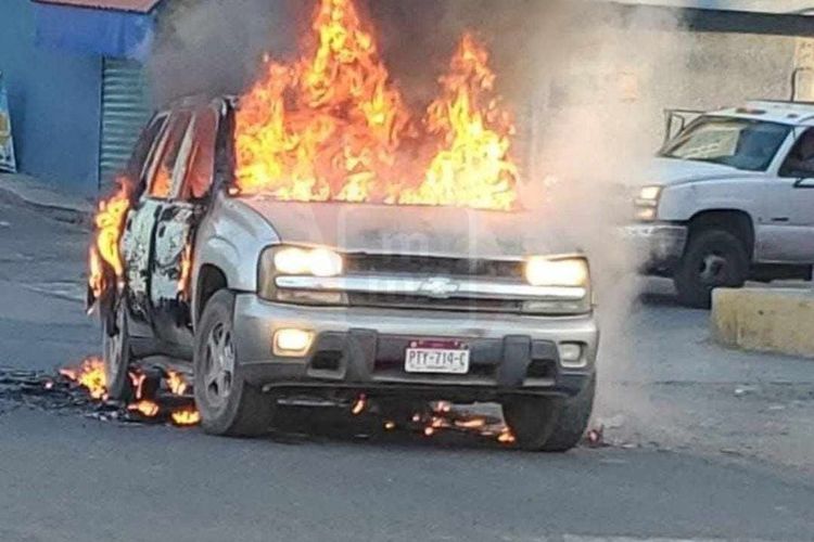Hallan 2 cadáveres calcinados en camioneta quemada en Téjaro, Tarímbaro