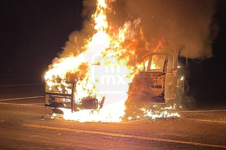 Comuneros exigen destitución de jefe tenencia con incendio de patrulla en Aranza