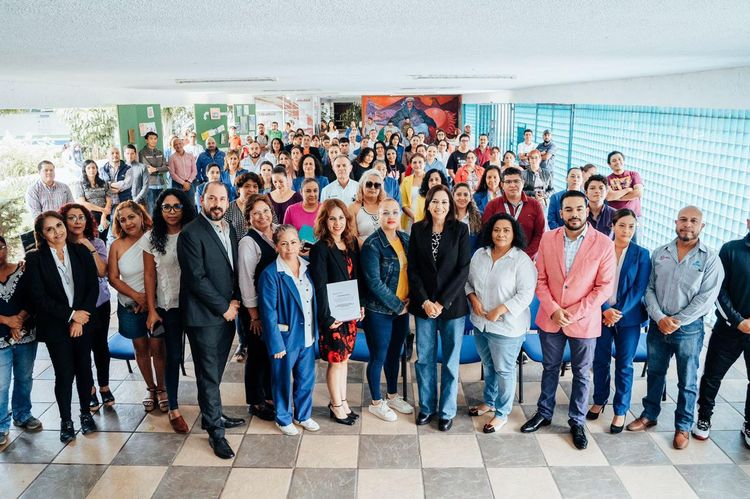 Entregan nombramiento a nueva directora del IMCED