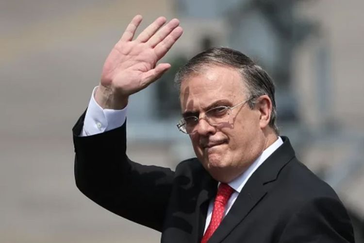 Ebrard renuncia a Relaciones Exteriores; espera de Morena una encuesta transparente y verificable.