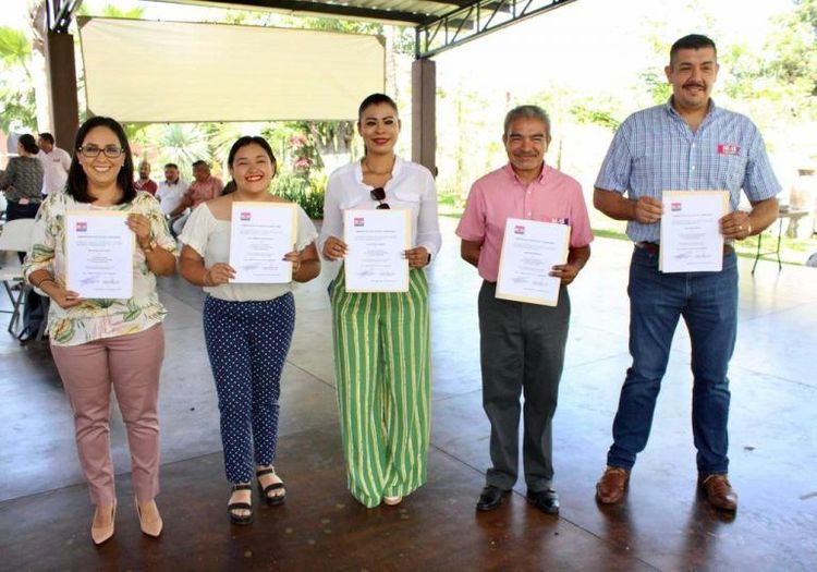 Toman protesta integrantes de la Comisión Ejecutiva Municipal de Más Michoacán en Jacona.