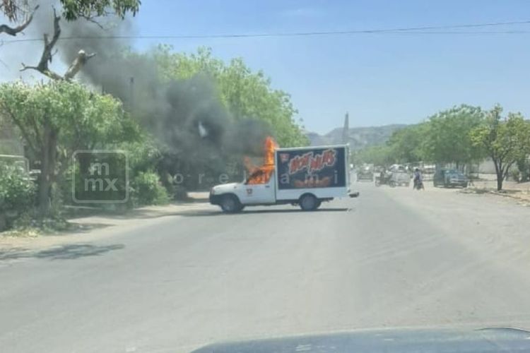 Se registra quema de vehículos en Apatzingán