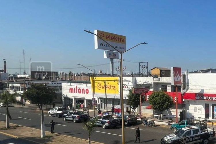 Pistola en mano asaltan Banco Azteca en LC; se llevan millón y medio de pesos 
