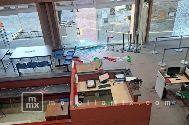 Empistolado dispara contra oficinas del Registro Público de la Propiedad, en Morelia